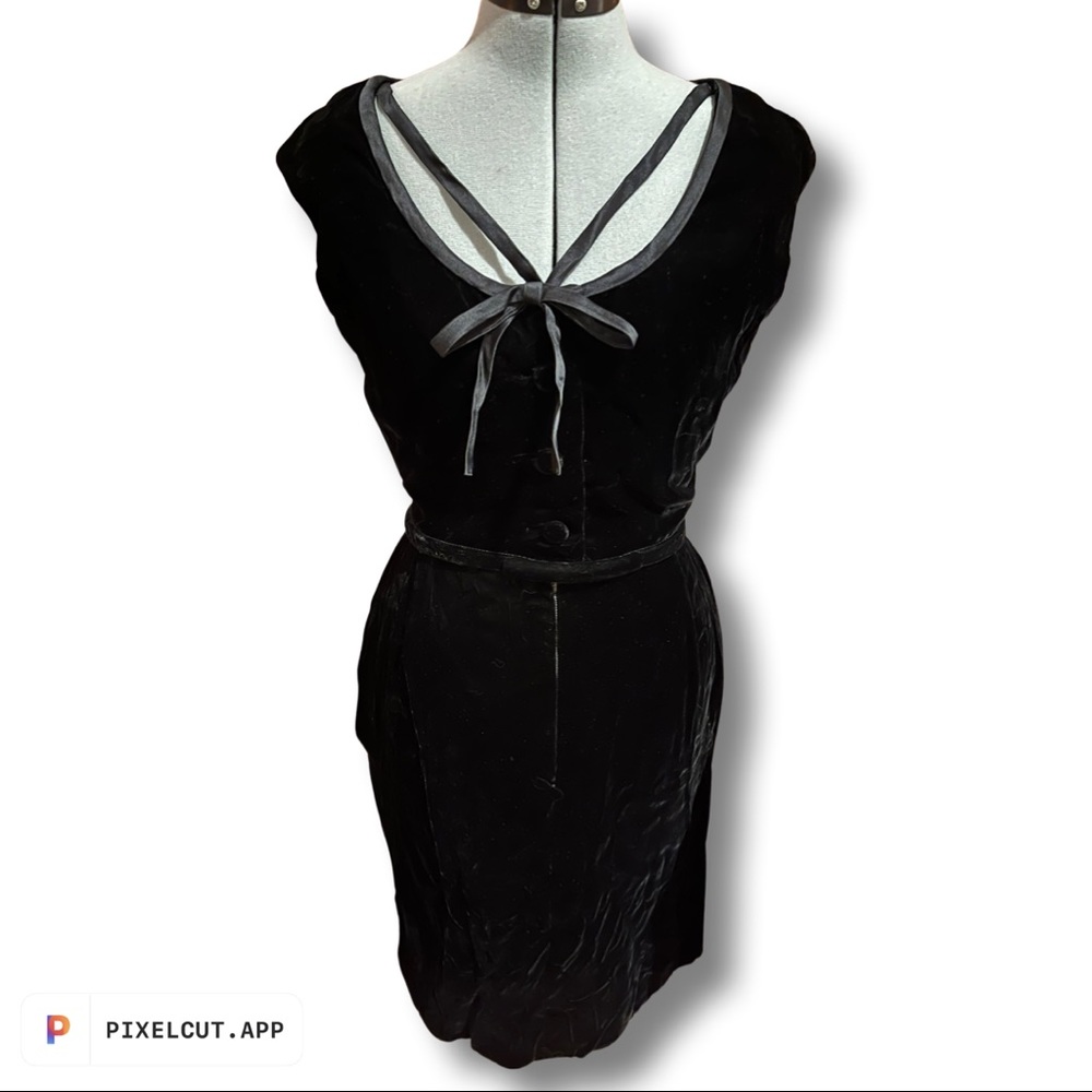 Gorgeous 1950s Little Black Dress!!! Silk blend velour GORGEOUS CLASSIC 🖤🖤🖤